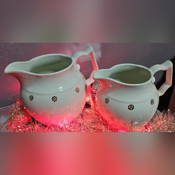 2PC Set Vintage Hall White Pitchers w/Gold Snowflakes Starburst Pattern - Picture 6 of 10